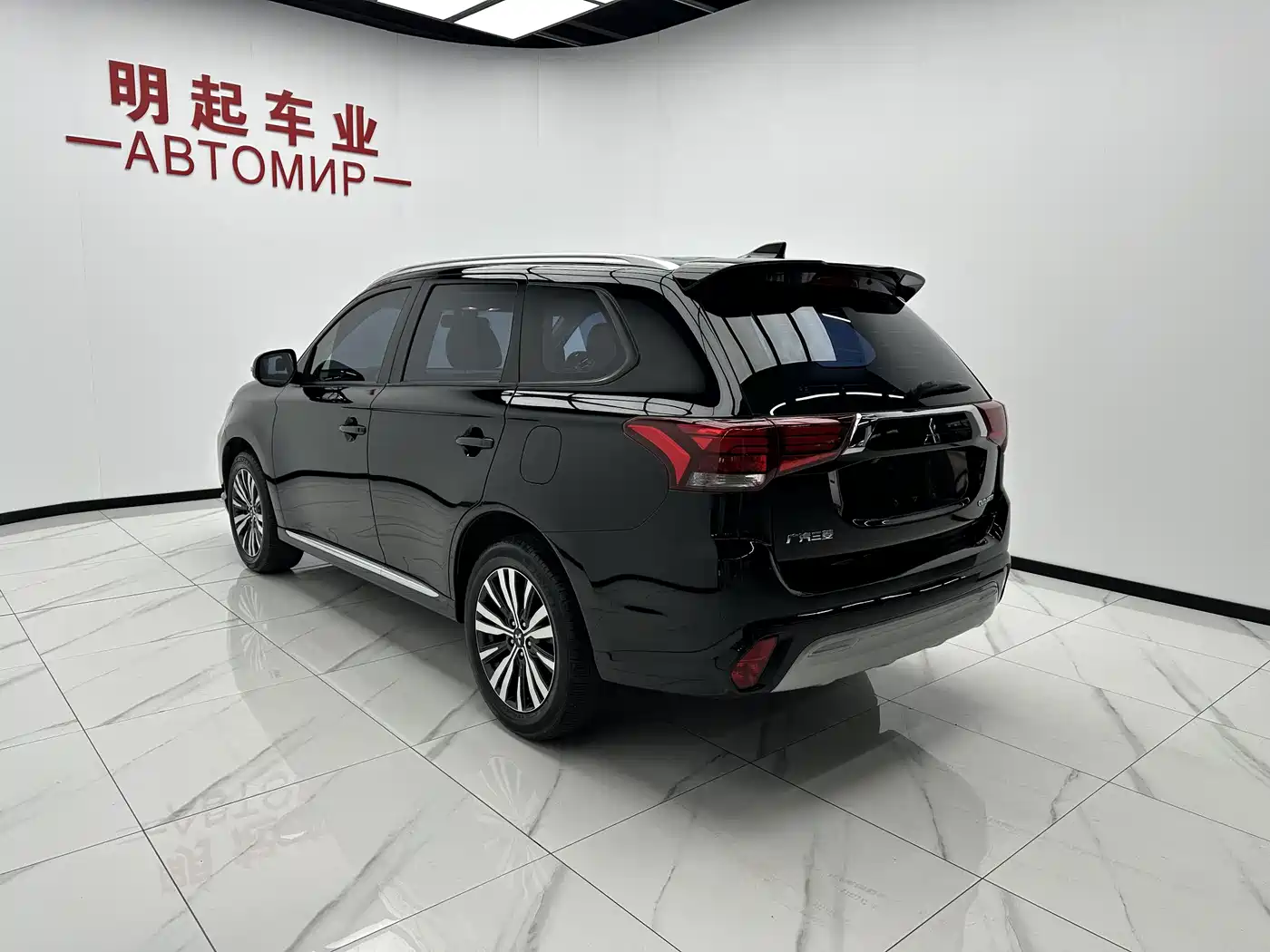 Mitsubishi Outlander 2021 Facelift 2.0L 2WD Premium Edition 5-Seater фото 8