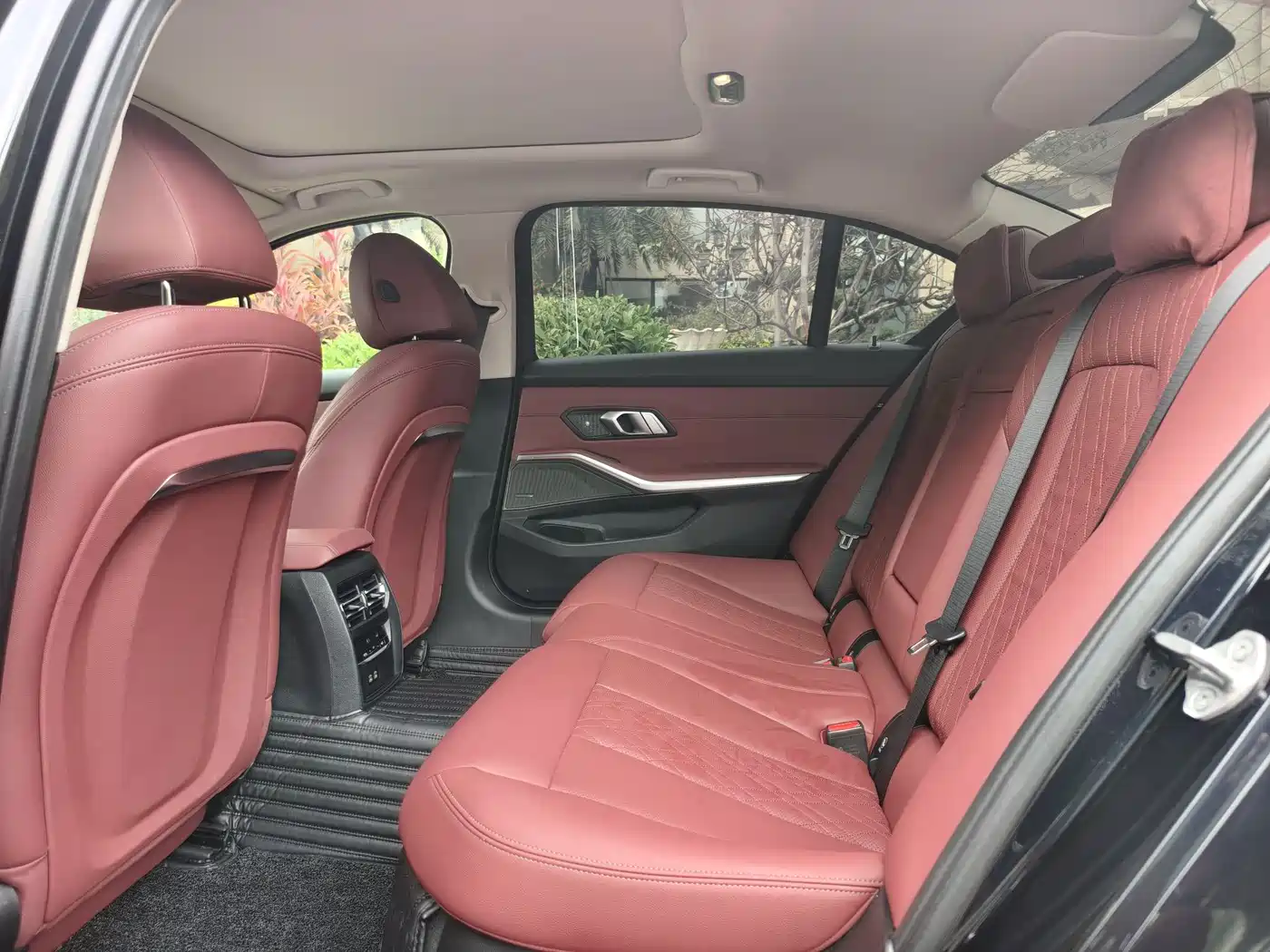 BMW 3 Series 2024 325Li M Sport Shadowline Package фото 11