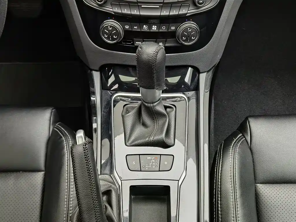 Peugeot 508 2013 2.0L 2nd Anniversary Auto Sunroof Classic Edition фото 13
