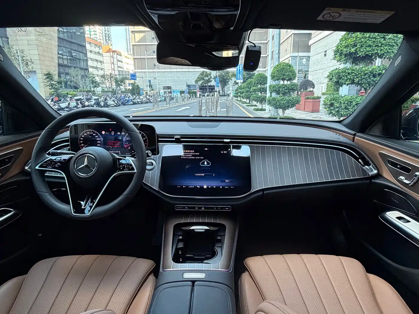 Mercedes-Benz E-Class 2024 E 300 L Fashion фото 14