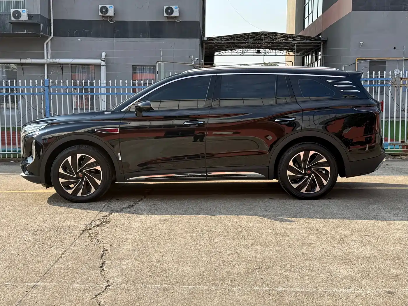 Hongqi HS7 PHEV 2024 2.0T PHEV 4WD Flagship Edition 6-seater фото 7