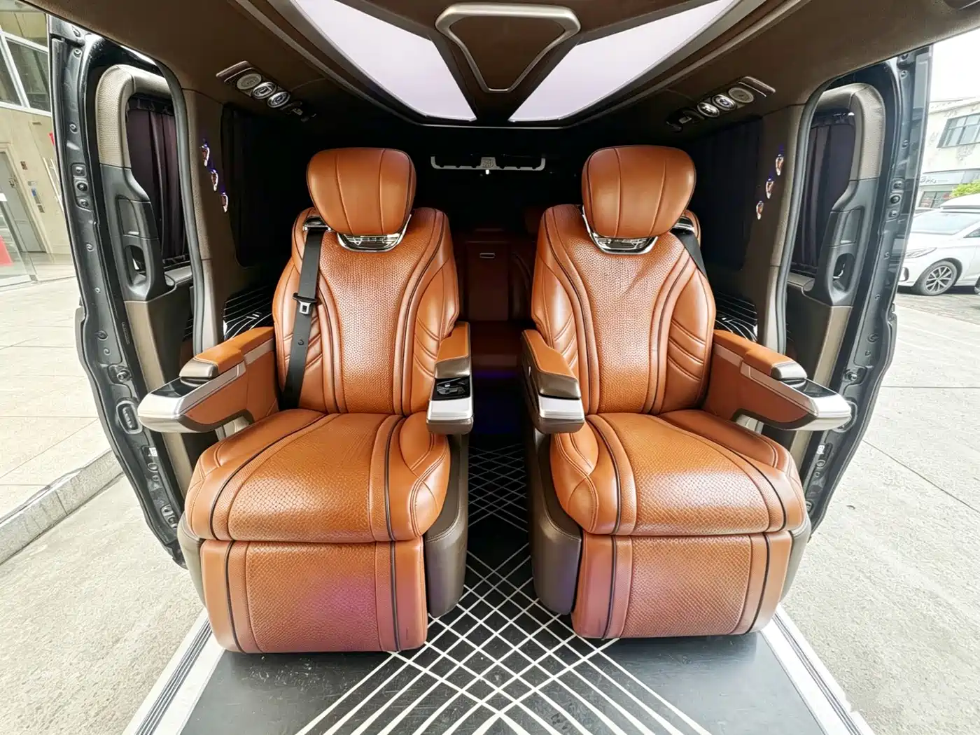Mercedes-Benz Vito 2021 2.0T Business Edition 7-seater фото 7