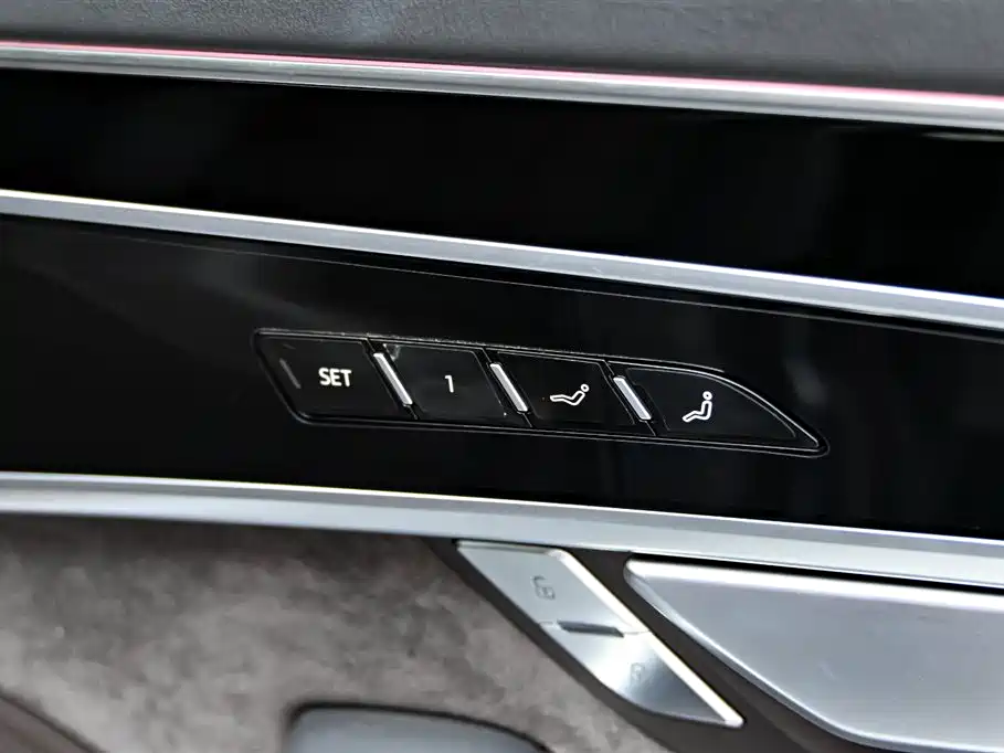Audi A8 New Energy 2022 A8L 60 TFSIe quattro Collector's Edition фото 27