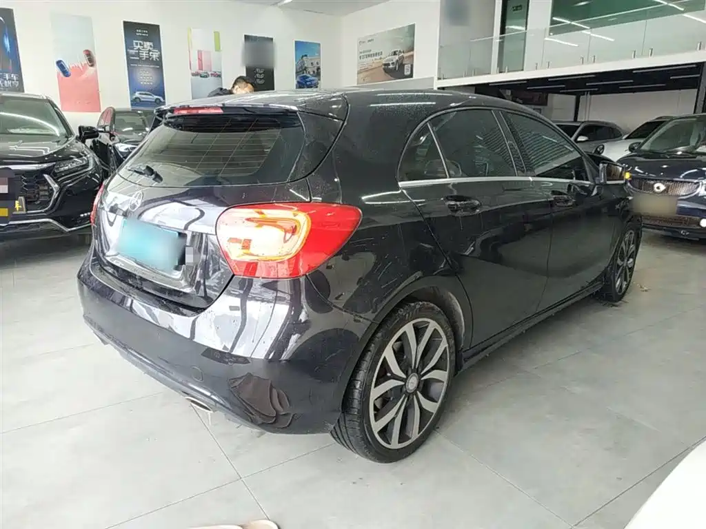Mercedes-Benz A-Class (Import) 2015 A 200 Fashion фото 5
