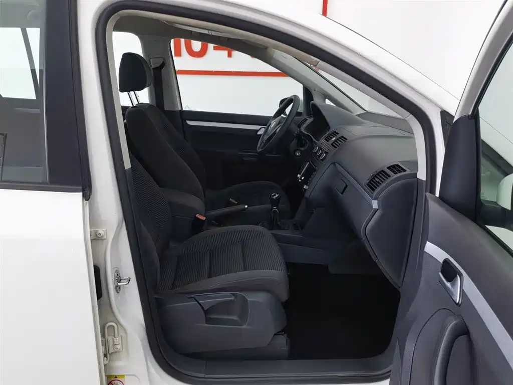 Volkswagen Touran 2015 1.4T Manual Trend Edition 5-seater фото 23