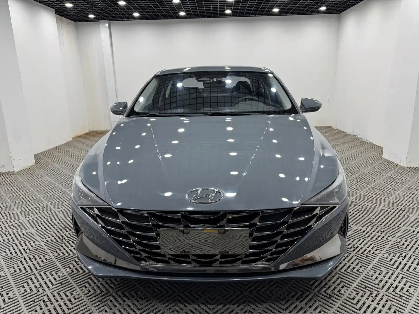 Hyundai Elantra 2021 1.5L CVT LUX Premium Edition фото 2