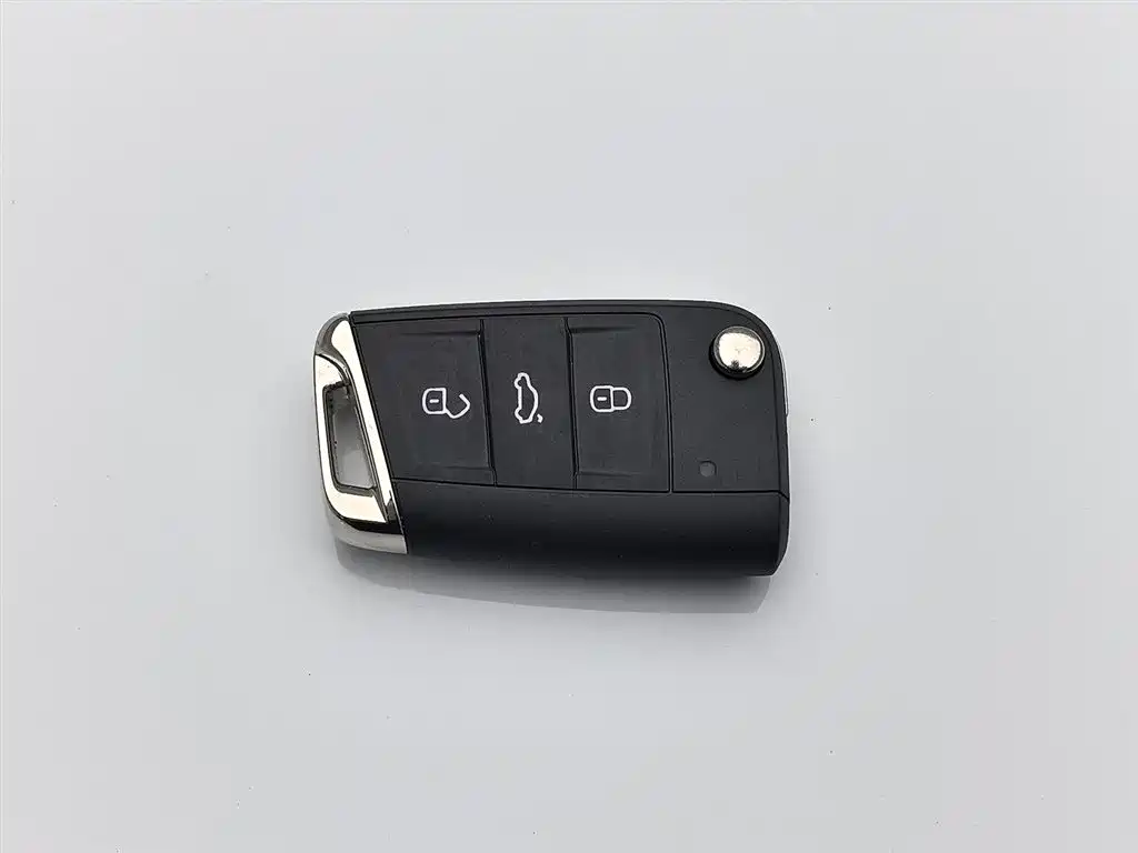 Volkswagen Polo 2023 Facelift Plus 1.5L Auto Chroma Tech Edition фото 19