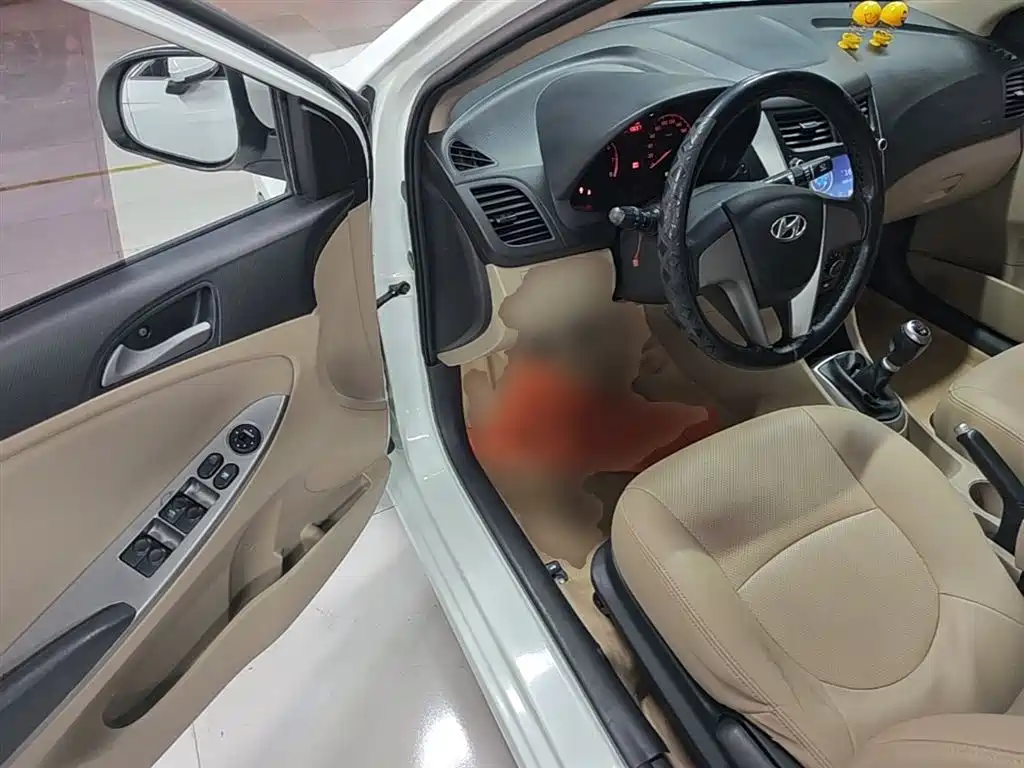 Hyundai Verna 2014 1.4L Manual Smart GLS фото 16