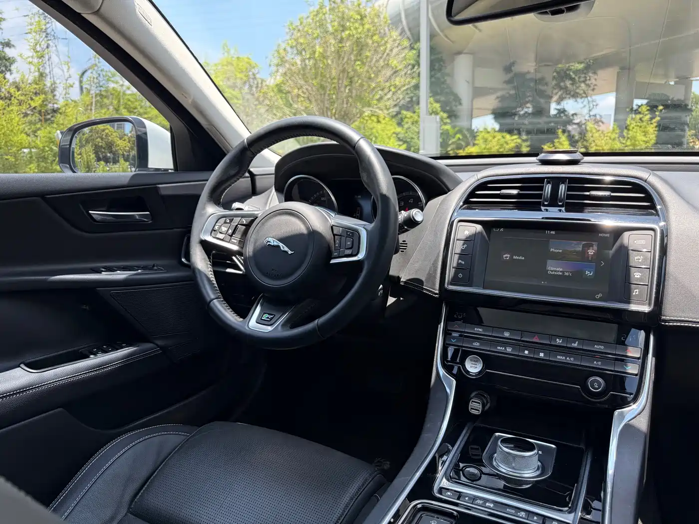 Jaguar XE 2015 2.0T 200PS R-Sport фото 10