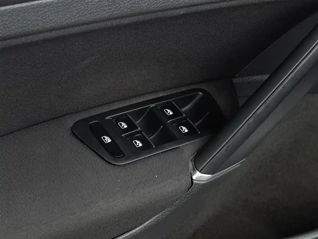 Volkswagen Golf 2020 200TSI DSG Comfort Progressive Edition фото 9