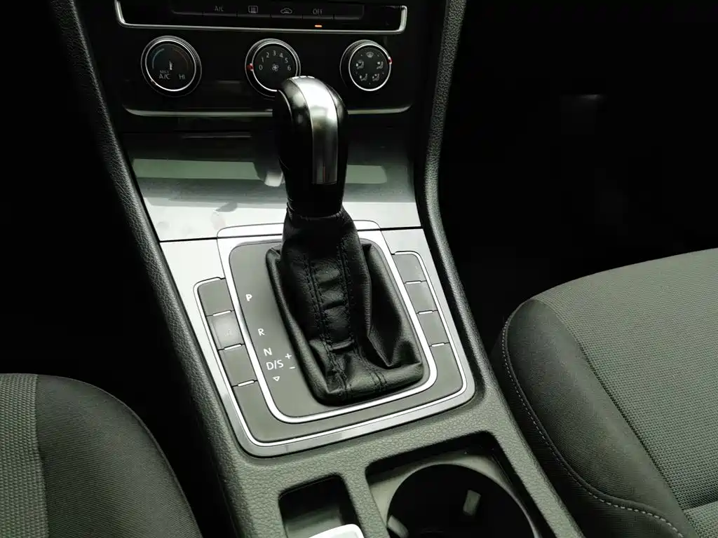 Volkswagen Golf 2020 200TSI DSG Comfort Progressive Edition фото 13
