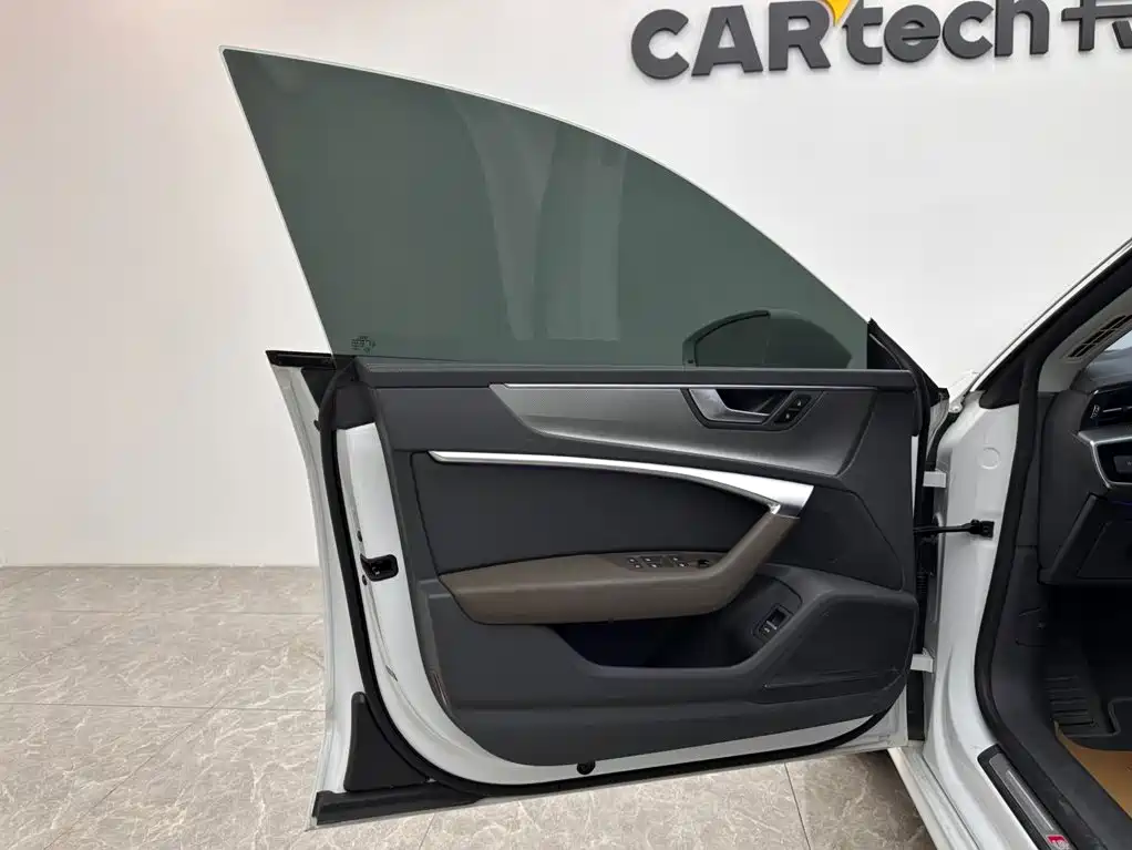 Photo 16 - Audi A7L