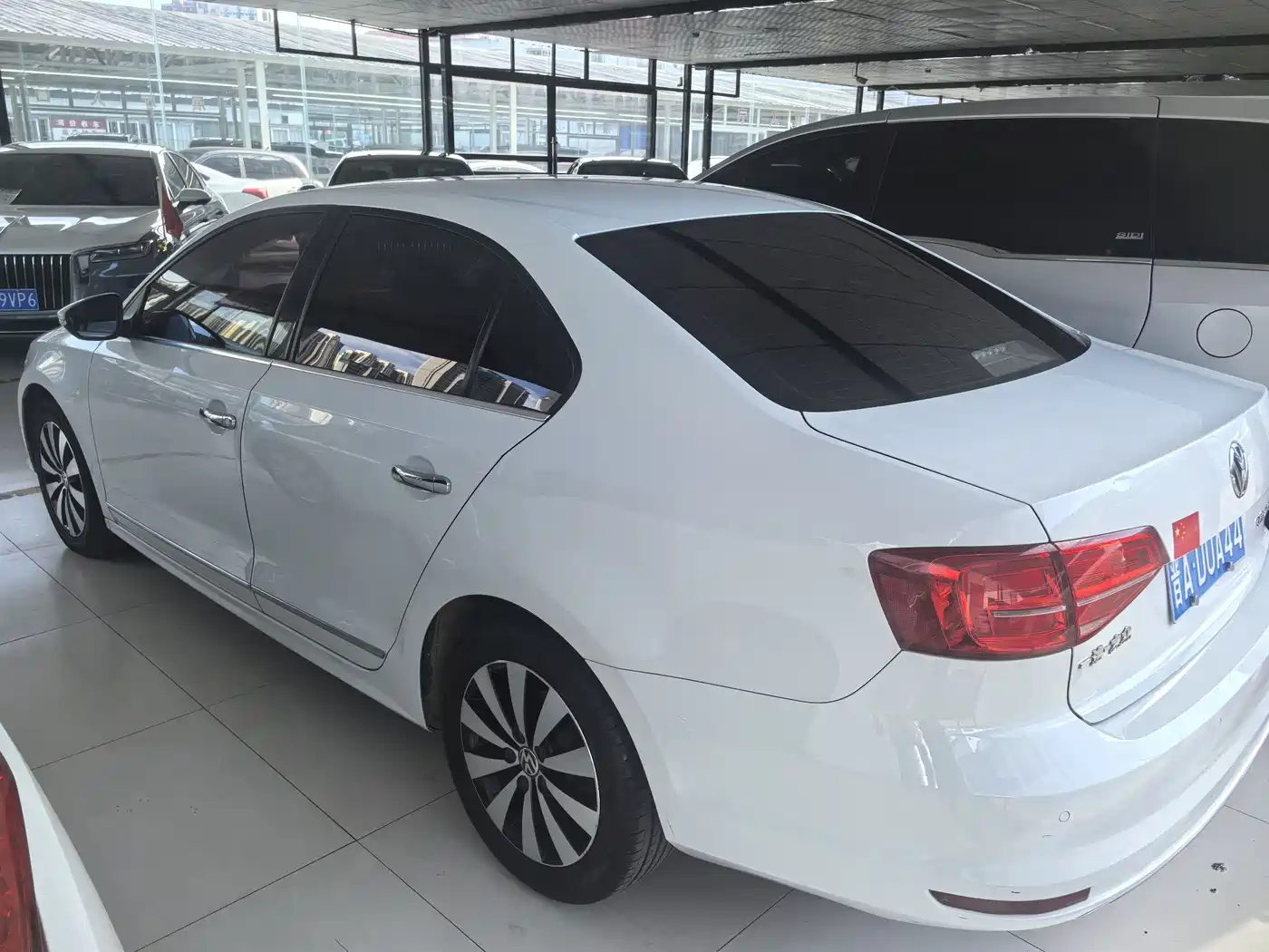 Volkswagen Sagitar 2017 1.6L Automatic Comfort фото 9