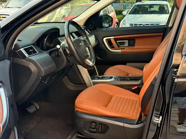 Land Rover Discovery Sport 2017 2.0T HSE LUXURY — фото 3