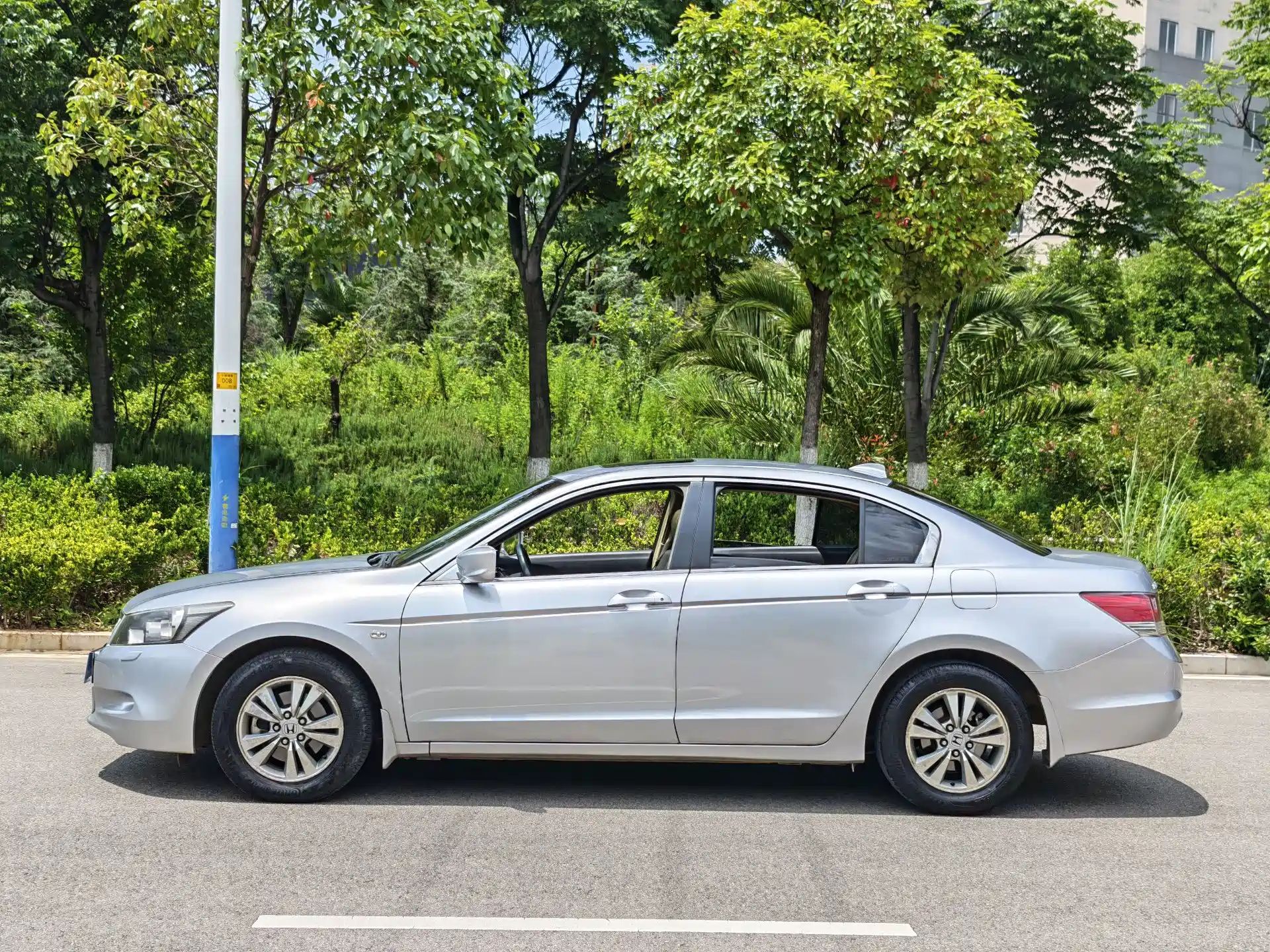 Photo 13 - Honda Accord