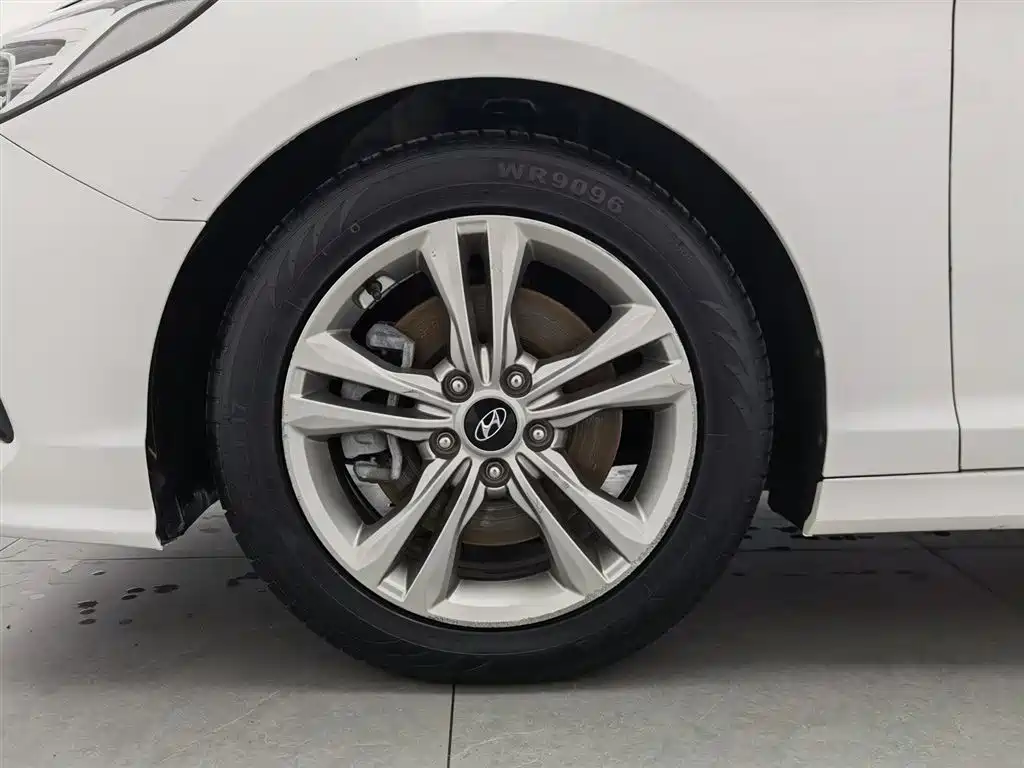 Hyundai Sonata 2018 1.6T GLS Smart China V фото 17