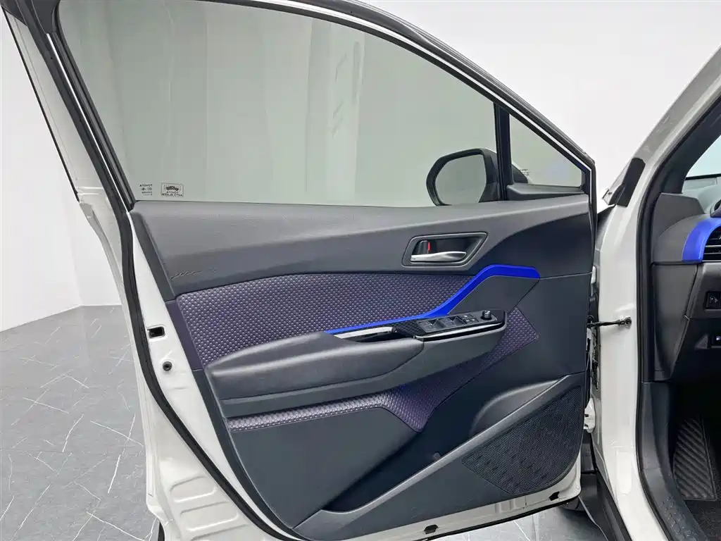 Toyota IZOA 2020 2.0L Yi Xiang Edition фото 12