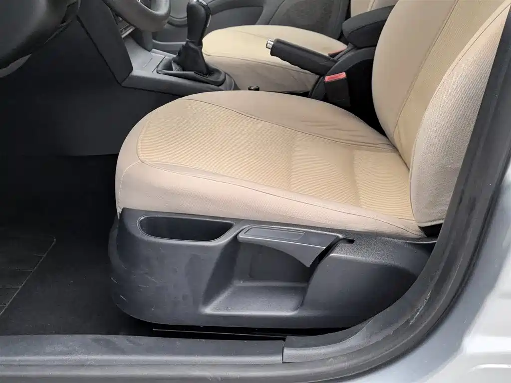 Škoda Octavia 2012 1.6L Manual Yijie Edition фото 20