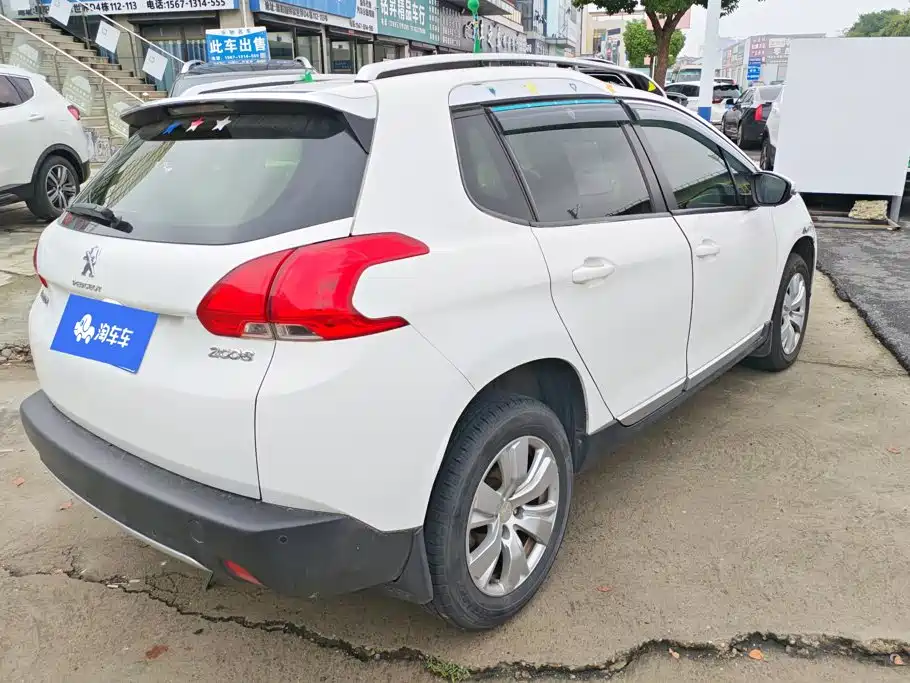 Photo 3 - Peugeot 2008