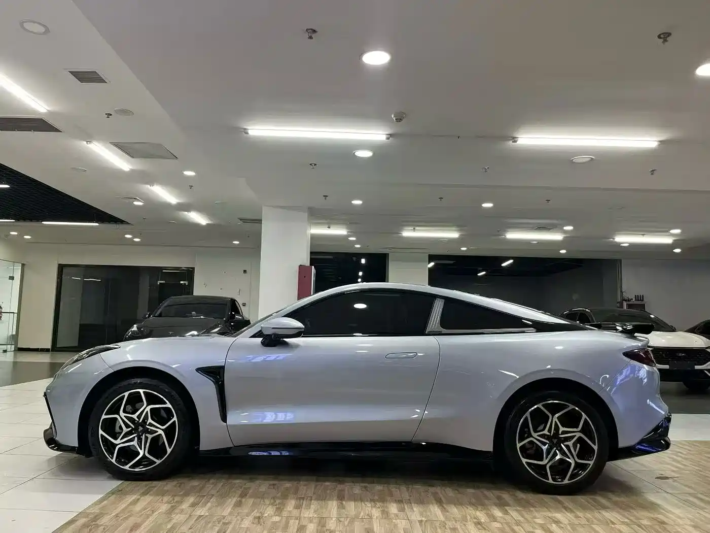 Nezha Auto Nezha GT 2024 2023 580 AWD Sport Edition