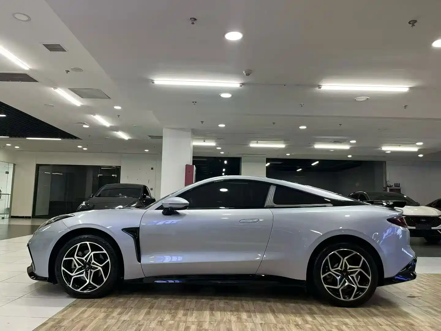 Фото 3 - Nezha Auto Nezha GT