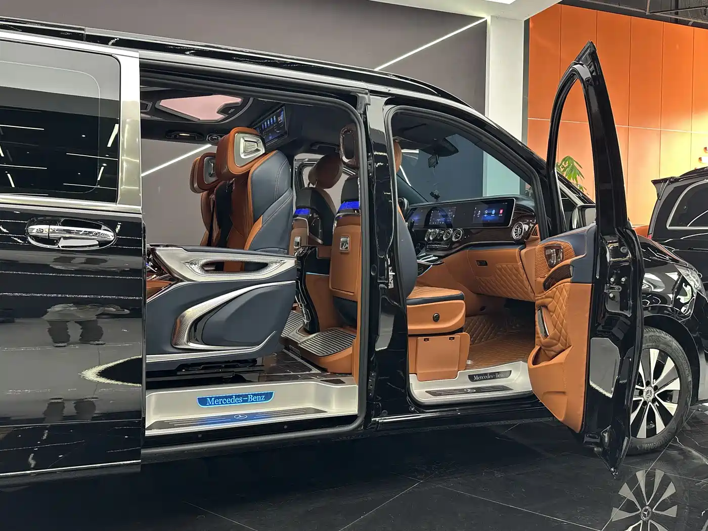 Mercedes-Benz Vito 2023 2.0T Business 7-Seater фото 16