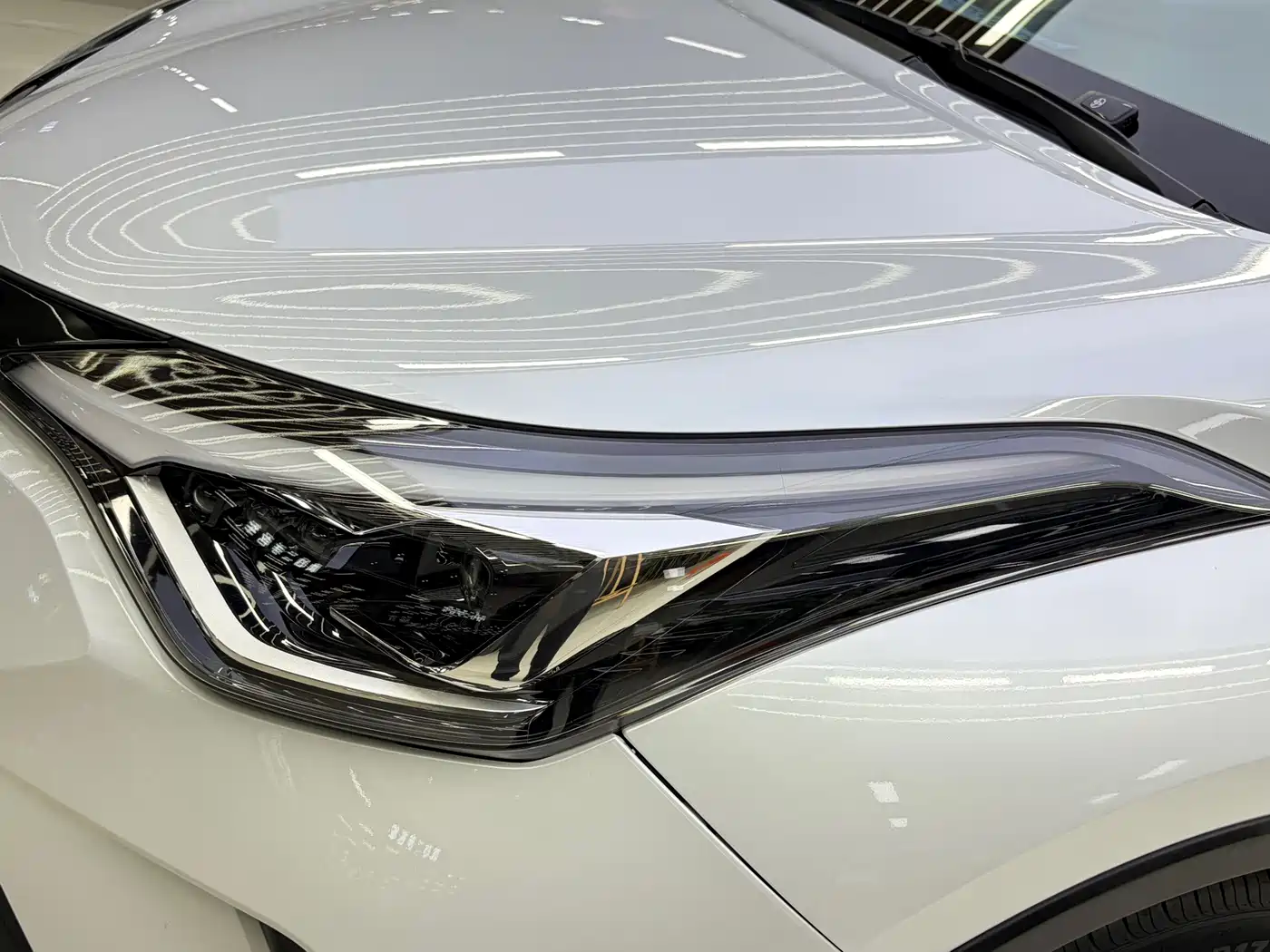 Фото 10 - Toyota C-HR