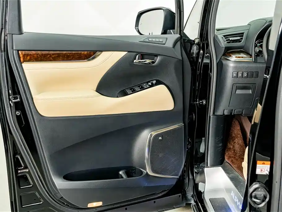 Toyota Alphard 2021 Hybrid 2.5L Luxury фото 17