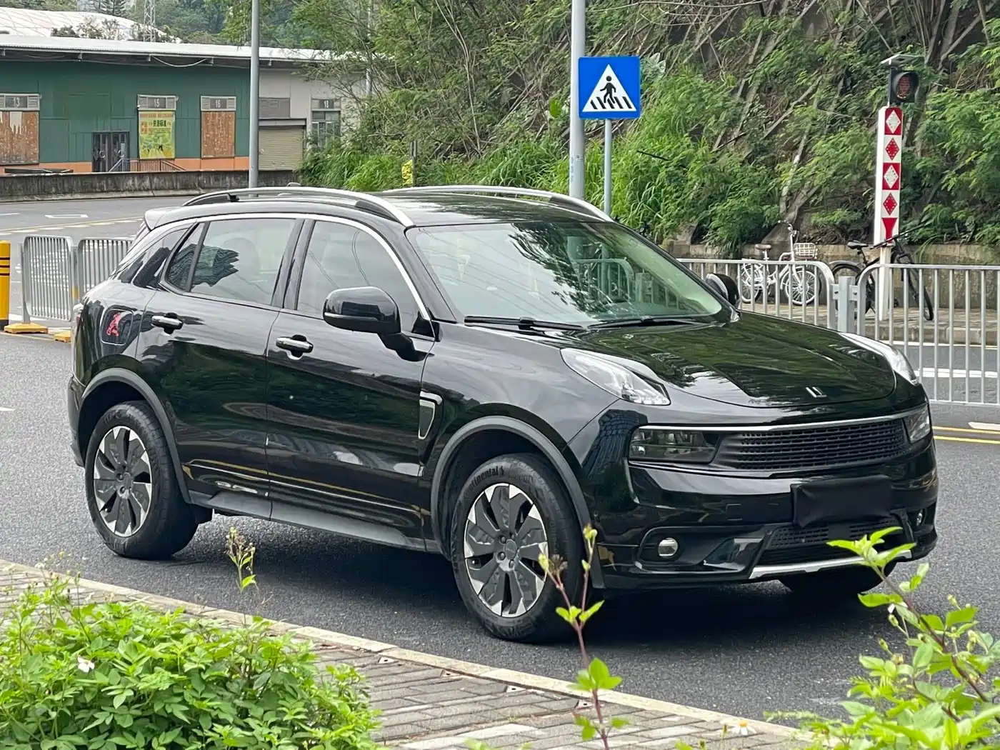 Lynk & Co 01 EM-P 2018 1.5T PHEV Power China V фото 3