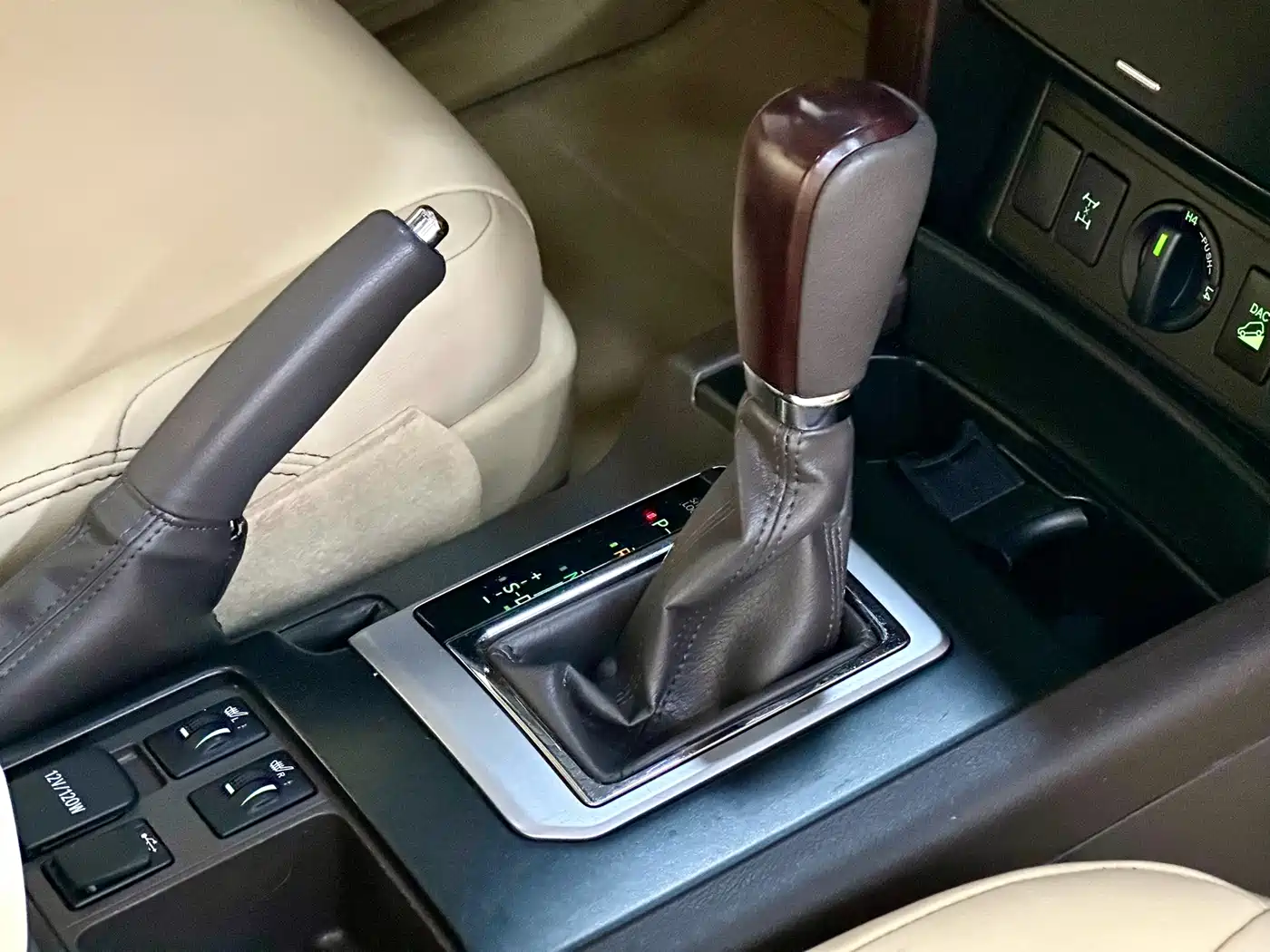 Toyota Prado 2014 4.0L Automatic TX-L фото 13