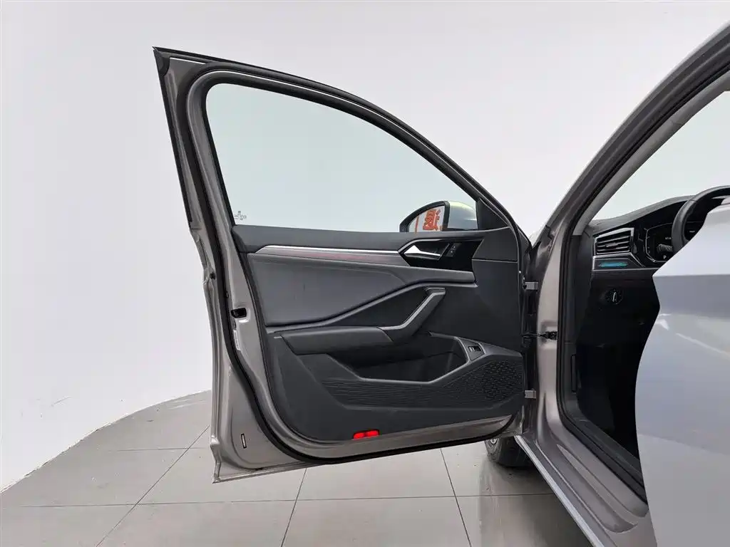 Volkswagen Sagitar 2021 280TSI DSG Surpassing Edition фото 8