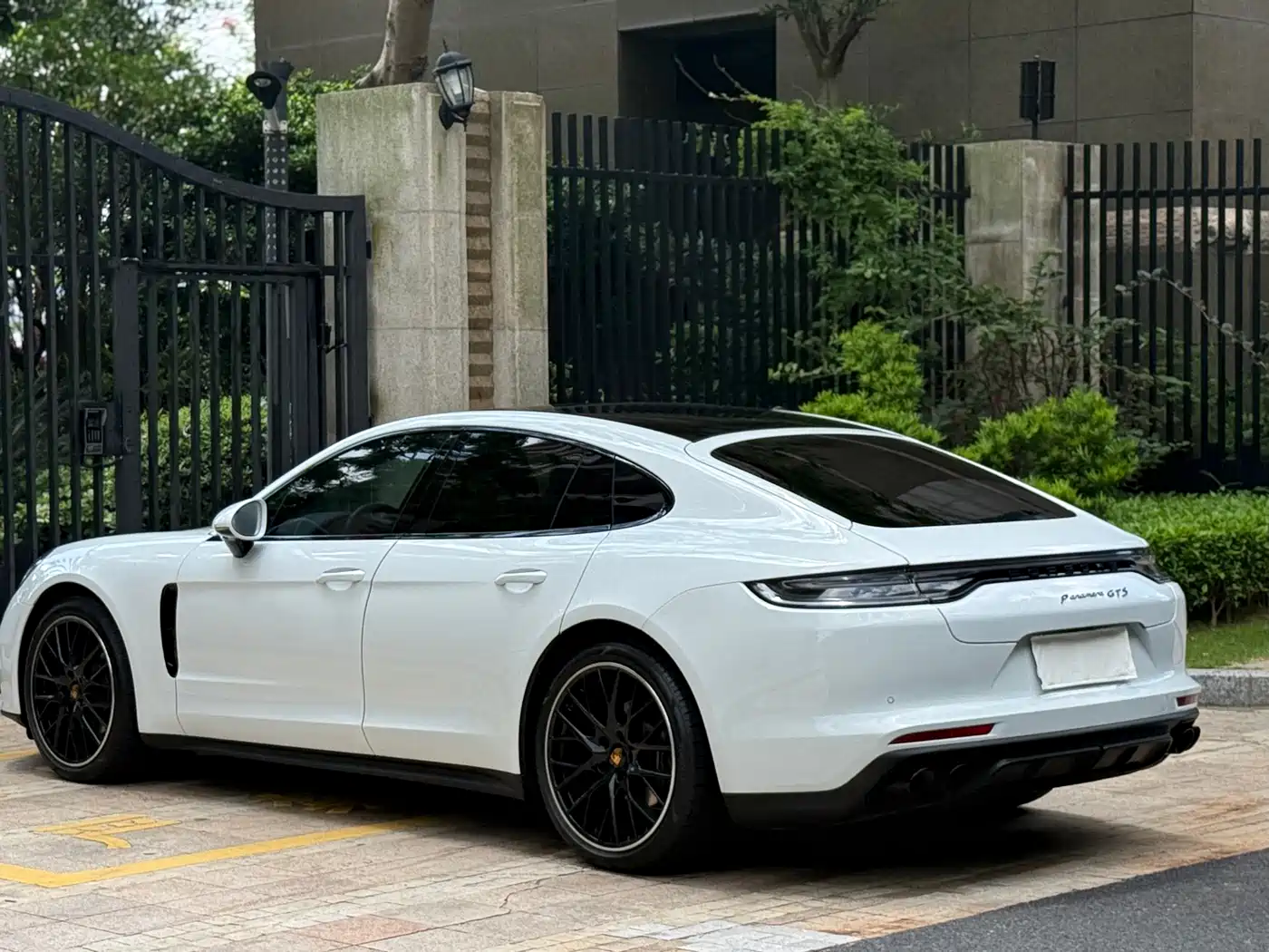 Porsche Panamera 2023 Facelift Panamera 2.9T Platinum Edition фото 5