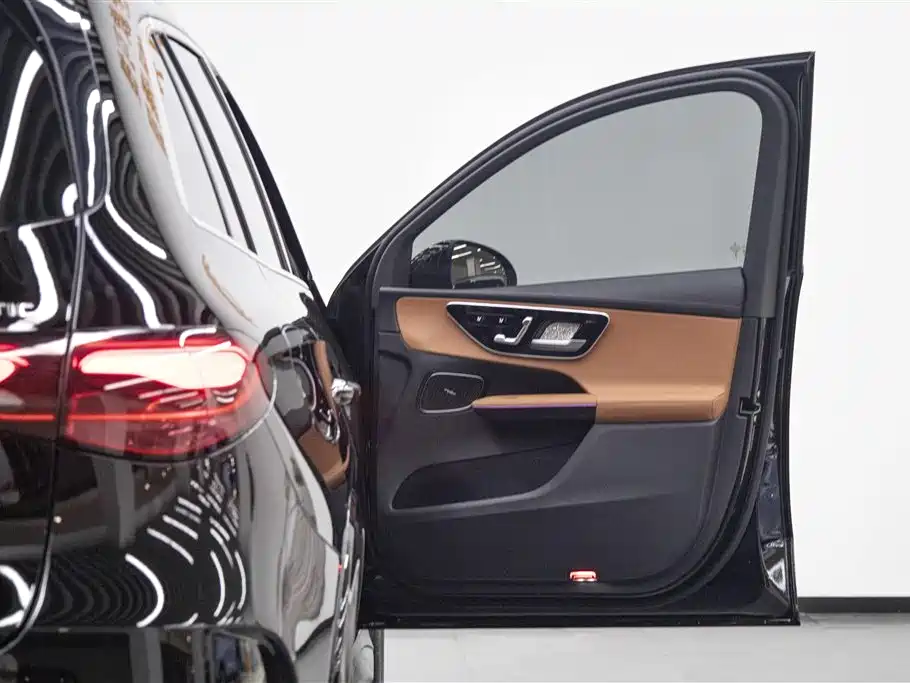 Mercedes-Benz GLC 2025 Model Year GLC 260 L 4MATIC Luxury фото 7