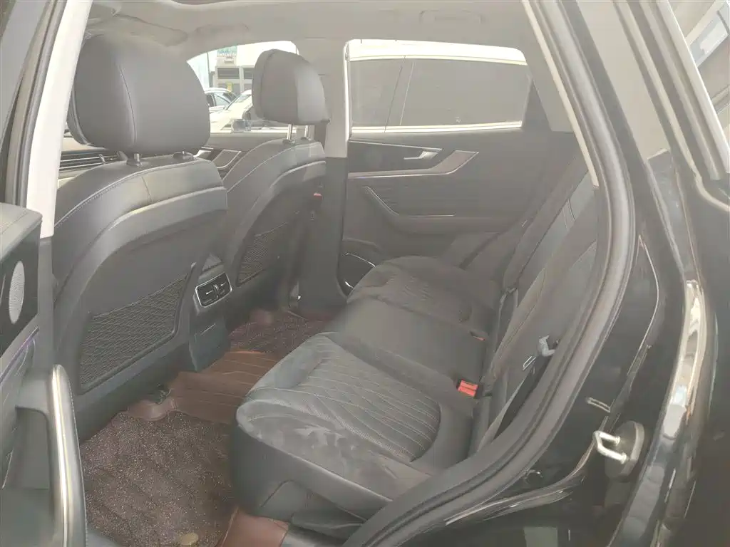 Hongqi HS5 2022 Facelift 2.0T Smart Flag Enjoyment Edition фото 8