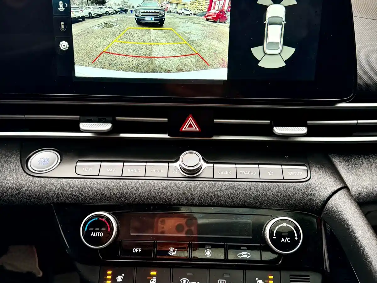 Hyundai Elantra 2023 Model 1.5L CVT LUX Premium Edition фото 19