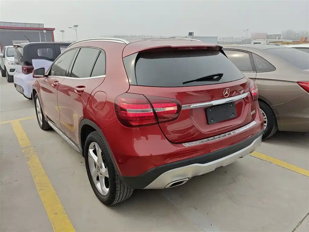 Mercedes-Benz GLA 2018 GLA 200 Dynamic фото 23