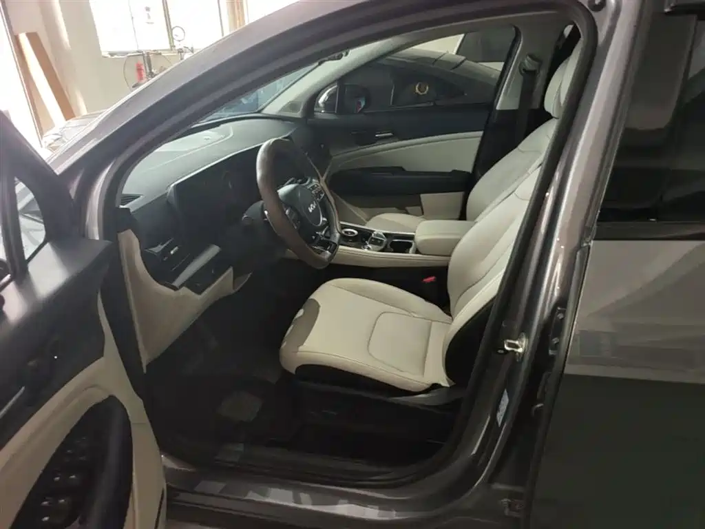 Kia Sportage 2023 2.0L HEV 2WD Premium Edition фото 15