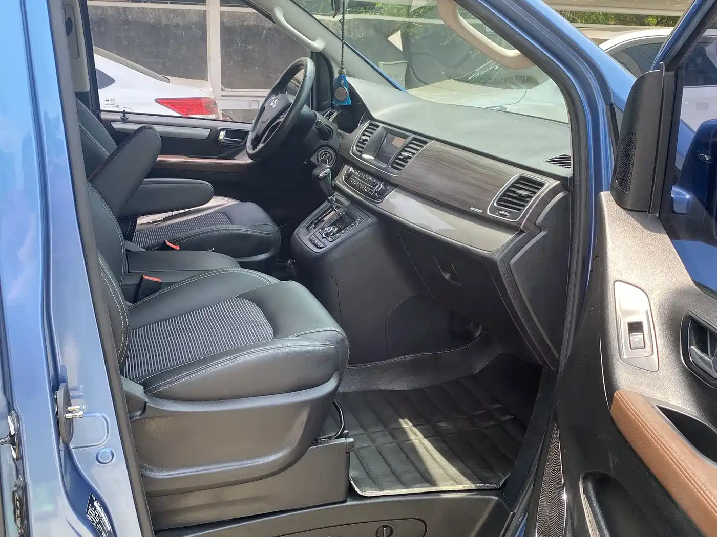 SAIC Maxus Maxus G10 2018 PLUS 2.0T Automatic Executive Edition фото 8