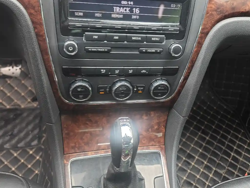 Volkswagen Passat 2011 1.8TSI DSG Supreme Edition фото 12