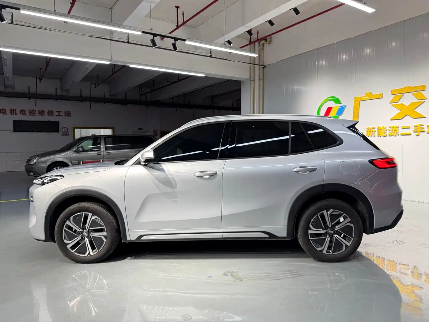 Geely Galaxy Galaxy Starship 7 EM-i 2025 Model 55km Voyage Edition фото 6