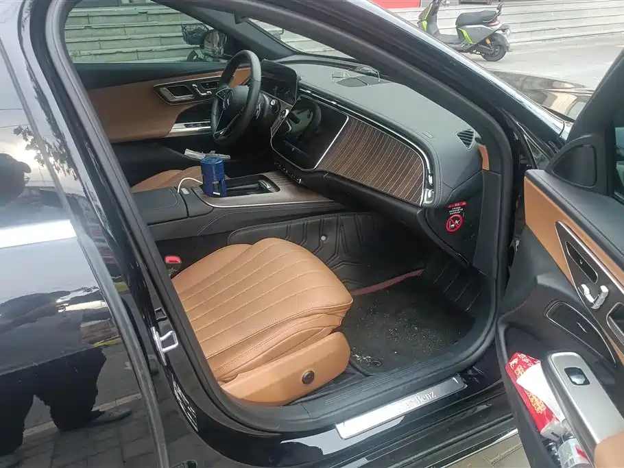 Mercedes-Benz E-Class 2024 E 300 L Fashion фото 8