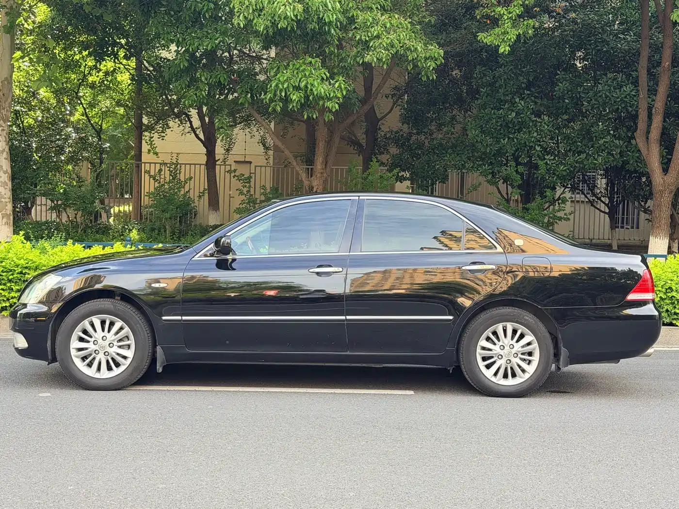 Toyota Crown 2005 Model 2.5L Royal фото 3