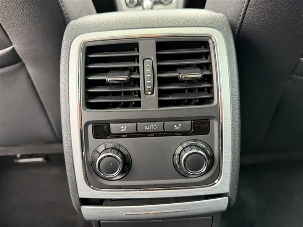Volkswagen Passat 2014 1.8TSI DSG Executive Edition фото 14