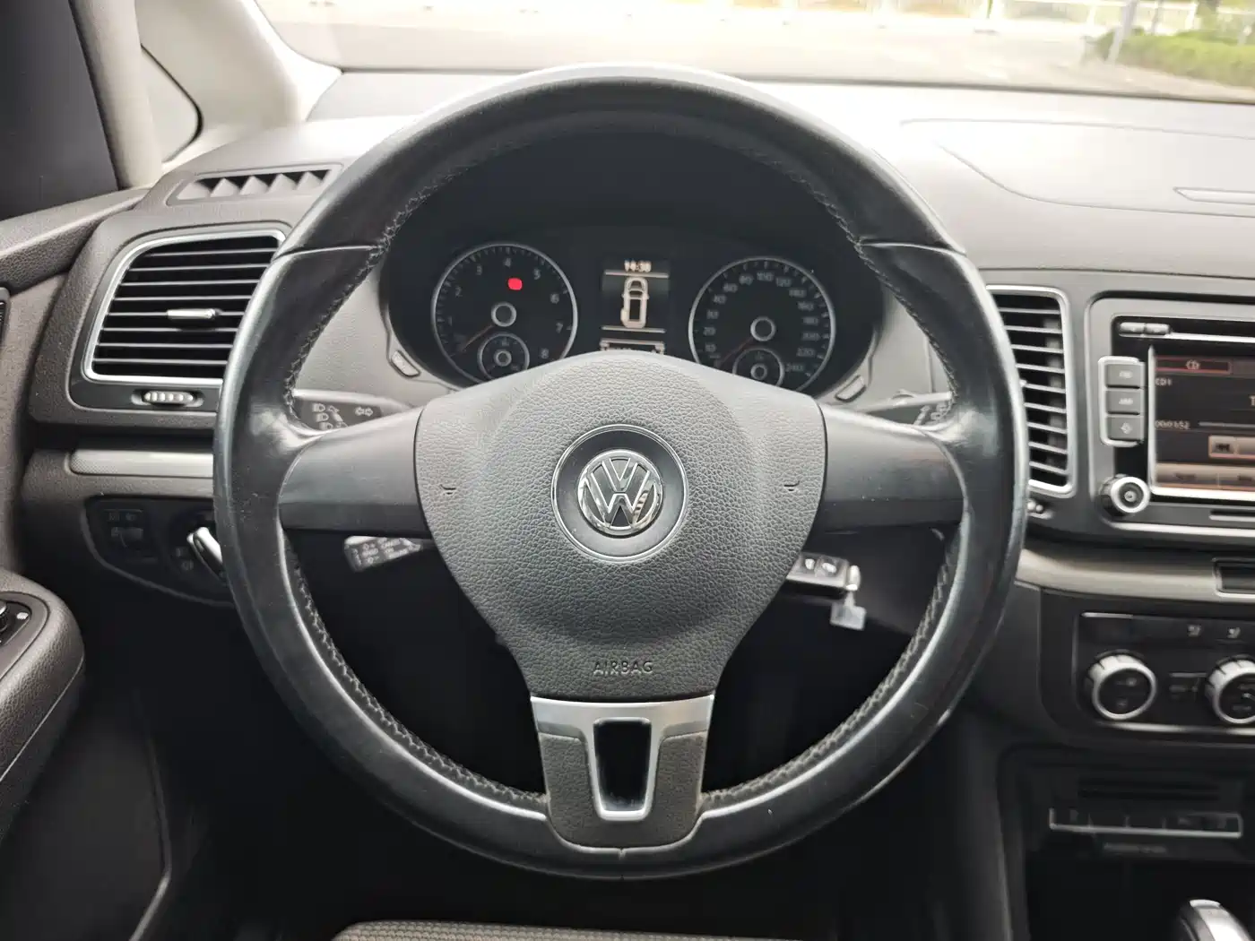 Volkswagen Sharan 2015 1.8TSI Comfort фото 15