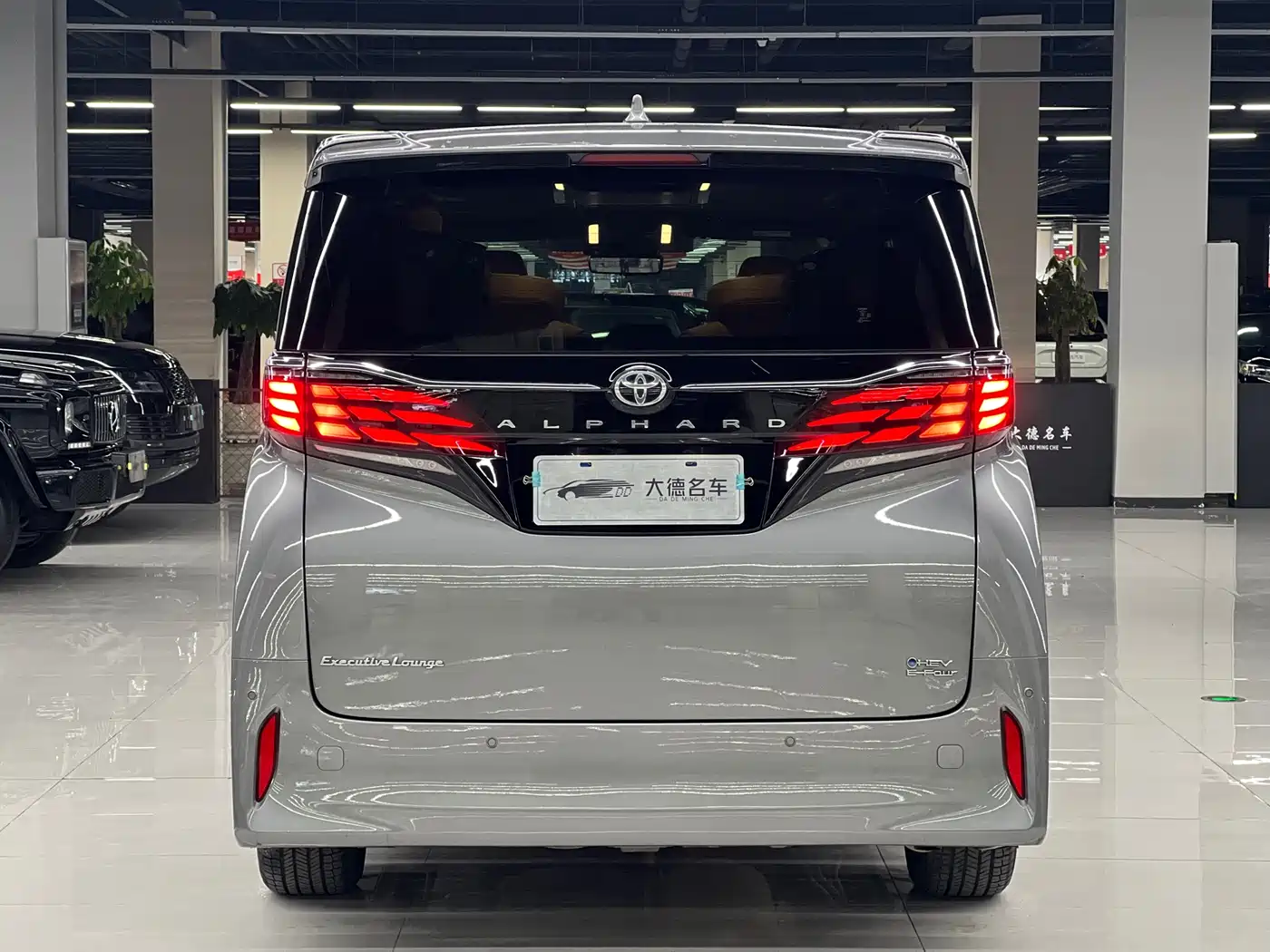 Toyota Alphard 2024 Hybrid 2.5L Ultimate Enjoyment Edition фото 5