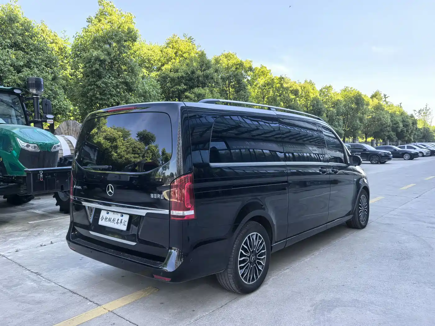 Mercedes-Benz V-Class 2017 Model V 260 L Premium Extended Edition фото 10