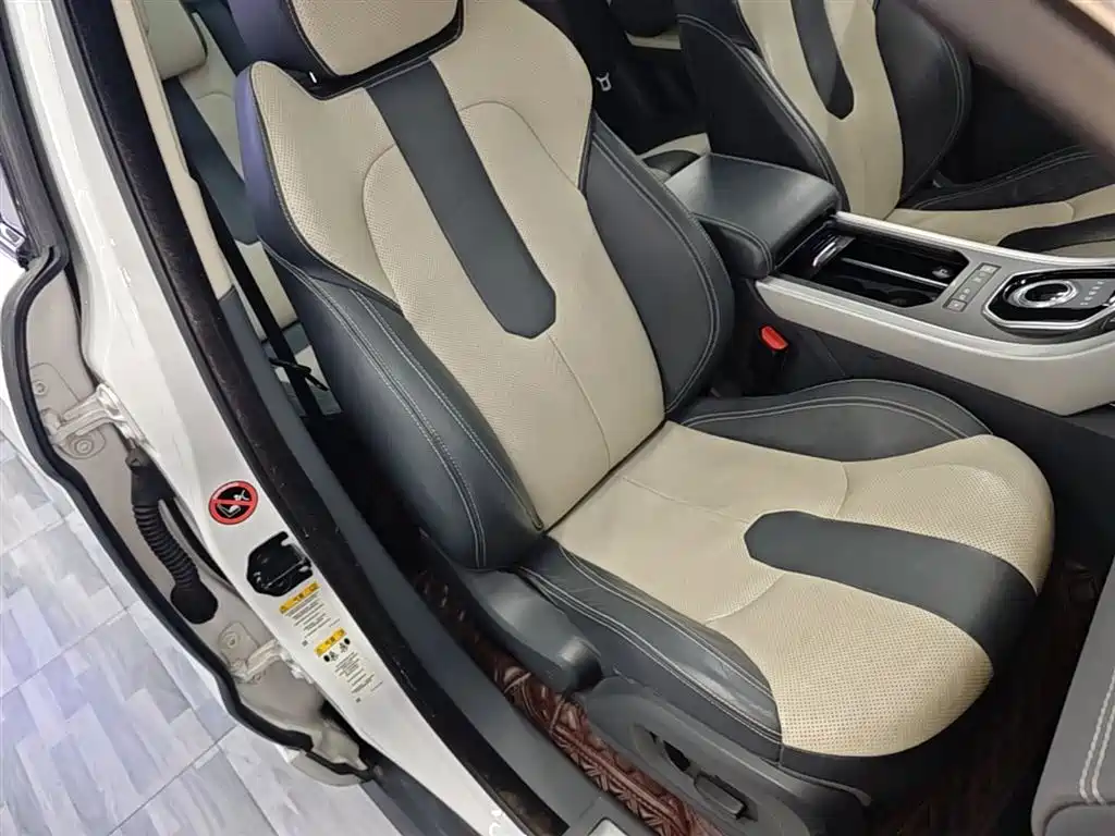 Land Rover Range Rover Evoque 2015 2.0T 5-Door Dynamic Edition фото 25