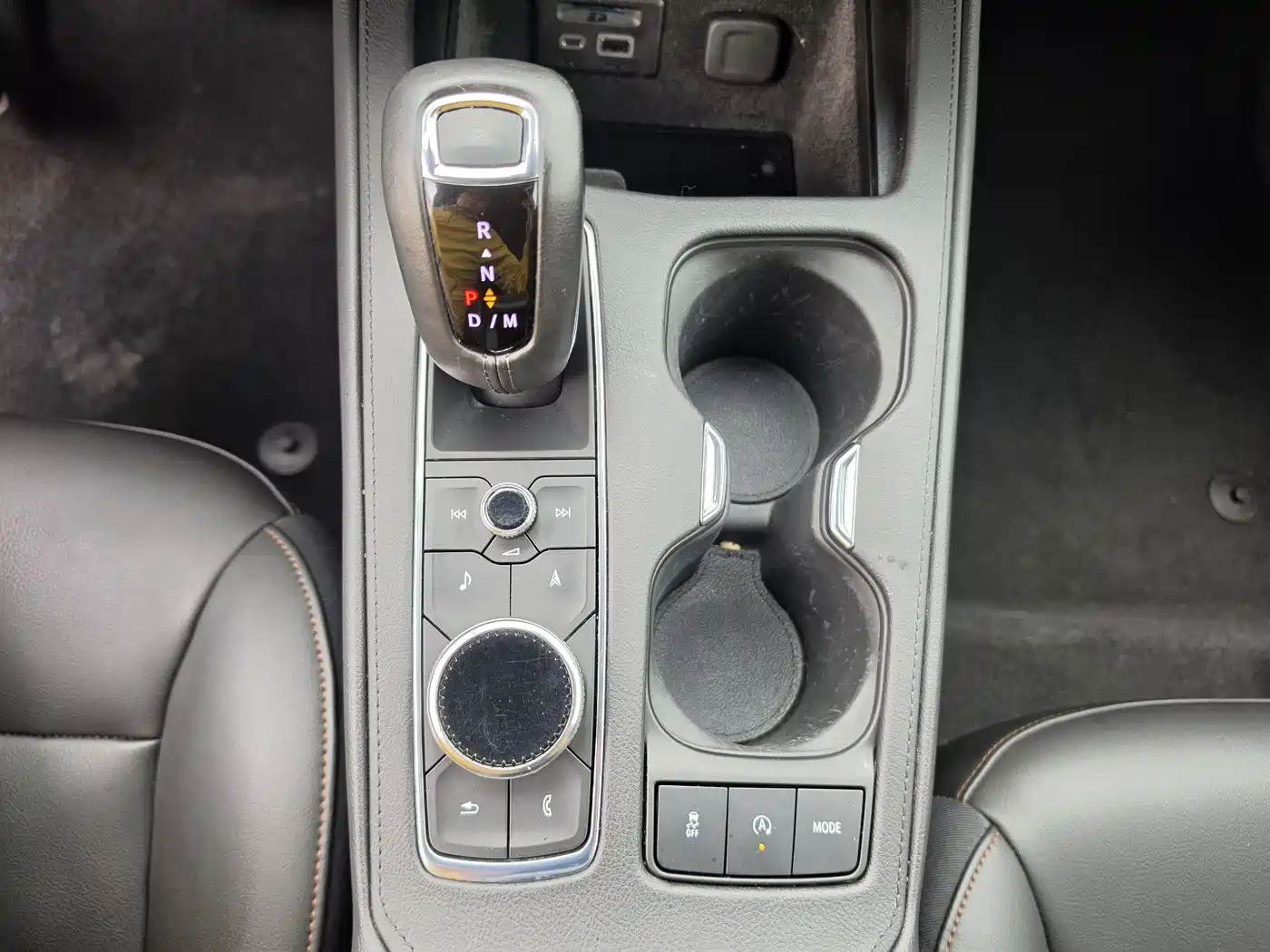 Cadillac XT4 2018 28T 4WD Leading Sport Edition фото 10