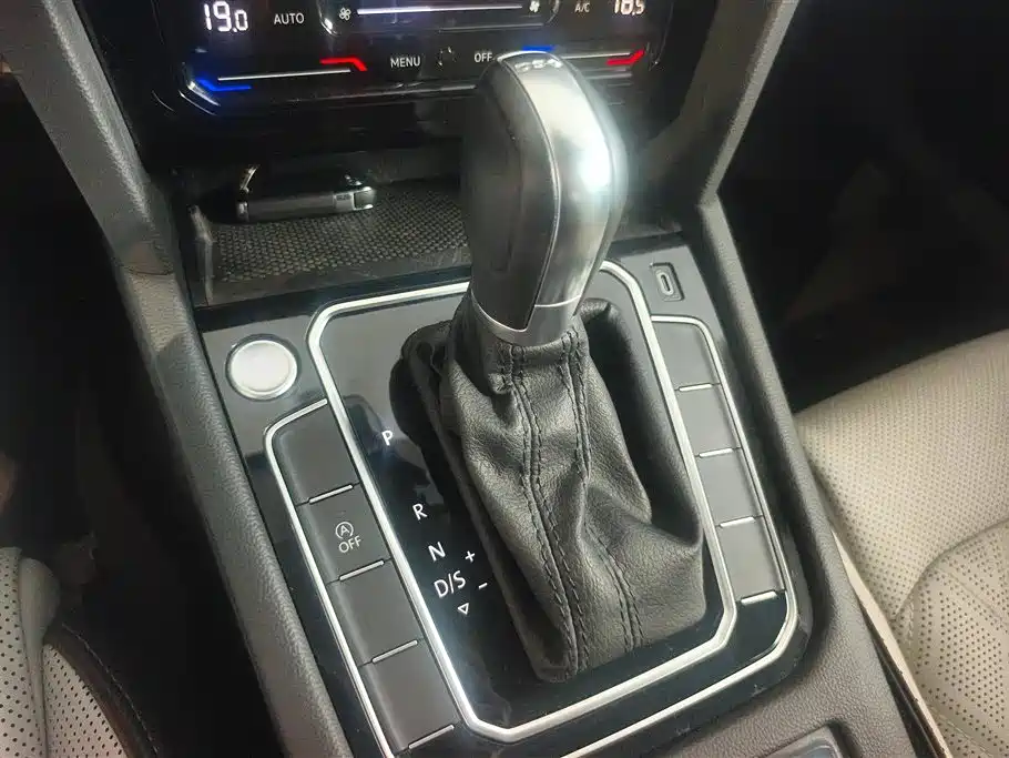 Volkswagen Magotan 2024 2 Million Units Public Sharing Edition 330TSI DSG Luxury фото 16