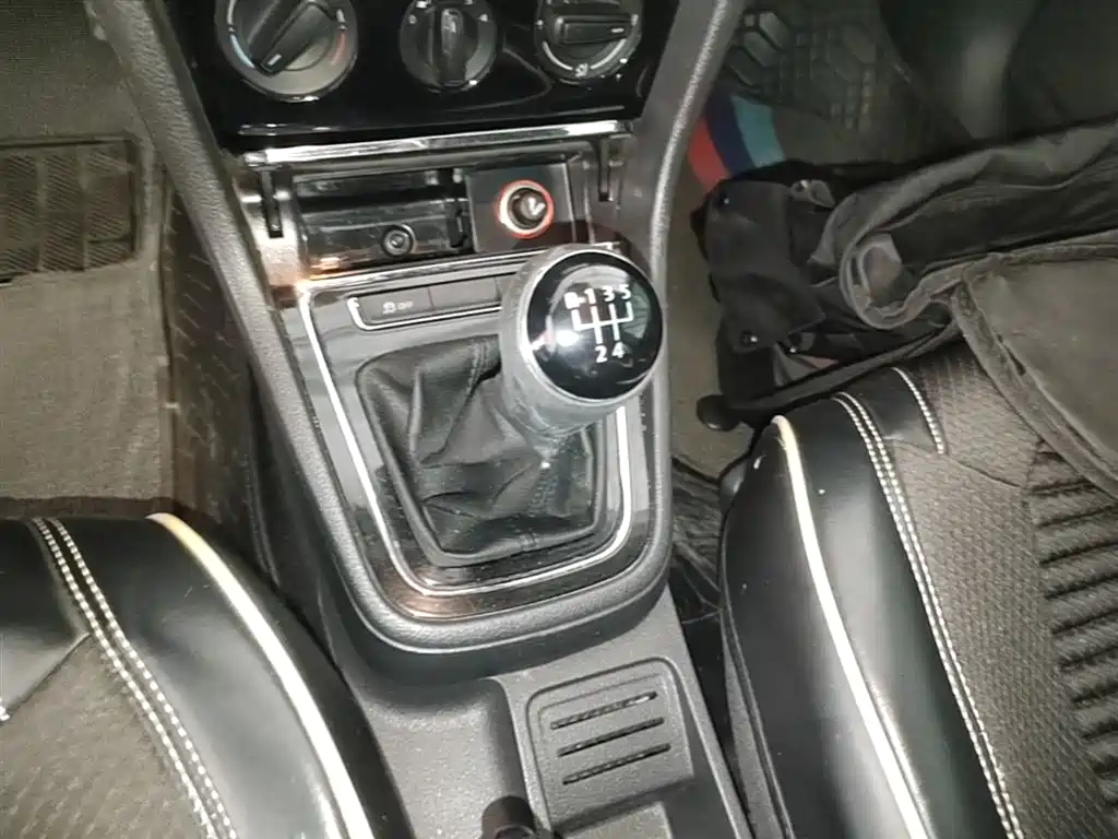 Volkswagen Bora 2015 Quality Edition 1.6L Manual Fashion фото 14